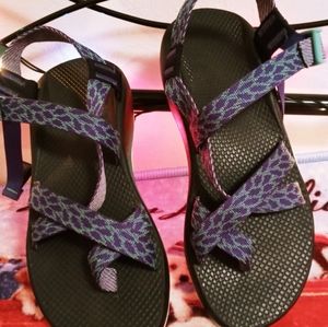 Chaco blue leopard type print sz 11